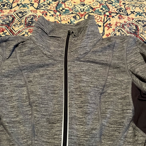 - Lululemon running layer size lrg - Picture 6 of 6